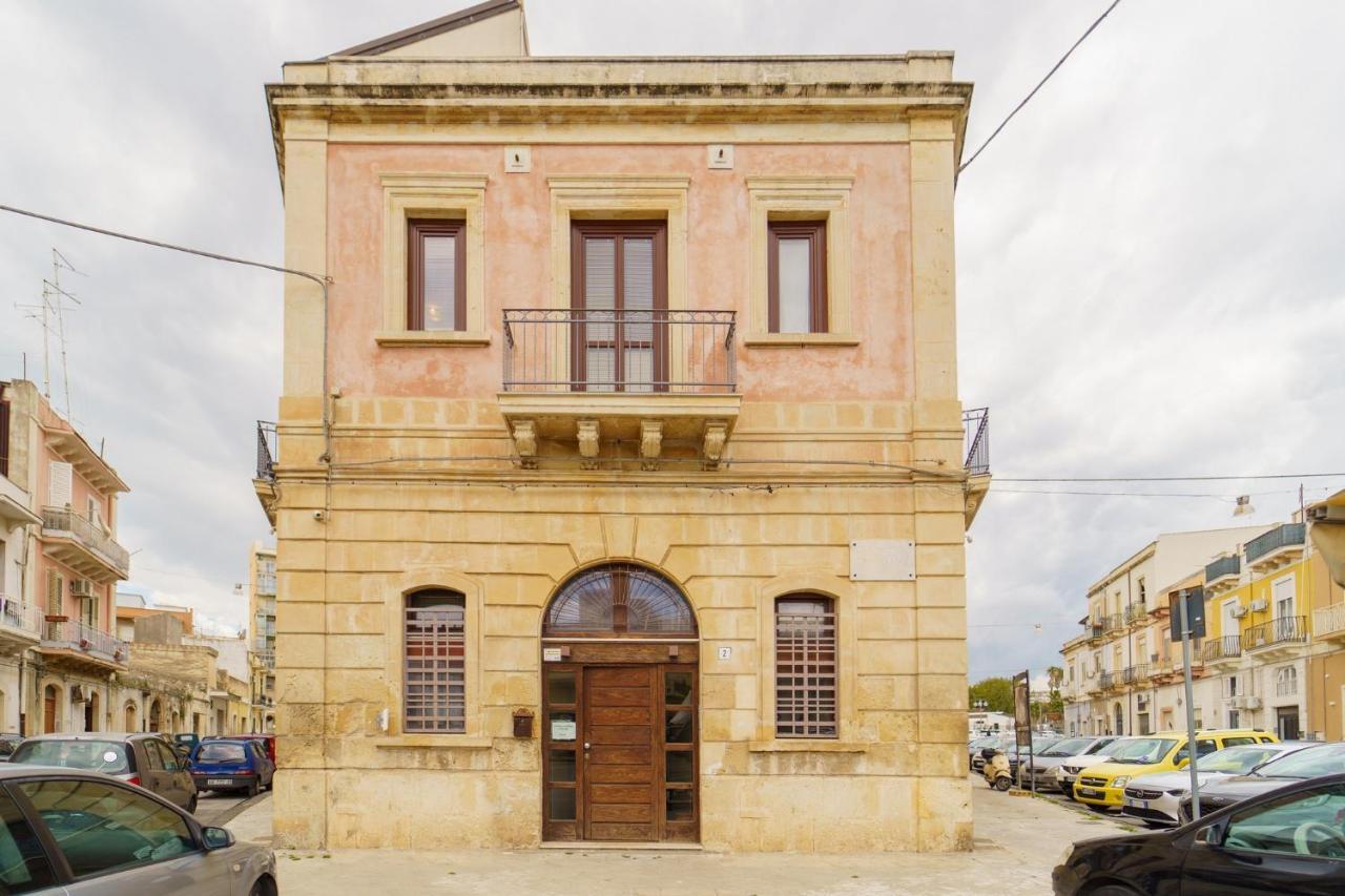 Siracusa Comfy & Central Apartment With Terrace Сиракуза Екстериор снимка